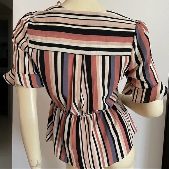 Short sleeved Striped v-neck peplum top with ruffle cuff - Picture 4 of 6